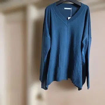 다크 블루 V넥 긴팔 스웨터