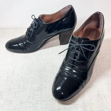 마가렛호웰 에나멜 레이스업 가죽 펌프스 24.5cm