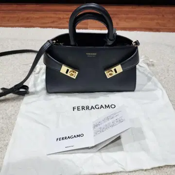 FERRAGAMO 블랙 가죽 핸드백