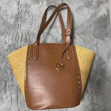 새상품급 마이클코어스 MICHAEL KORS 백 썸머백 라피아