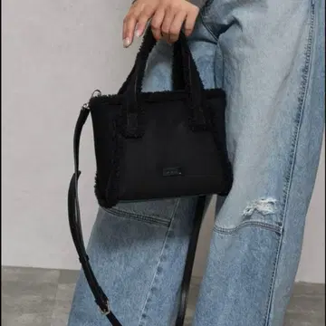 미사용 [ Ungrid ] 무스탕 터치 미니 숄더백