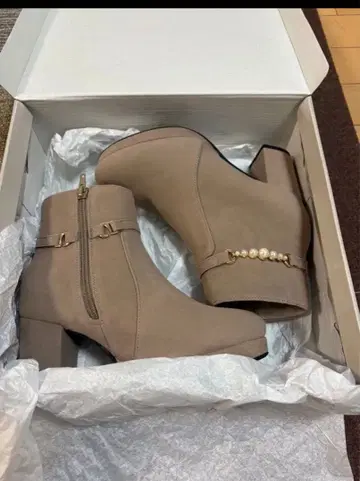 마제스틱 레곤 스웨이드 느낌 사이드 지퍼 펄 장식 미사용 새상품