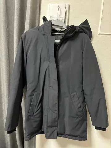 그레이 다운 자켓 후드 부착