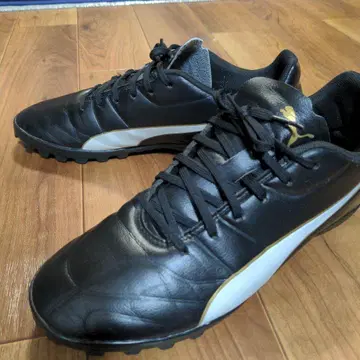 Puma 블랙 축구화