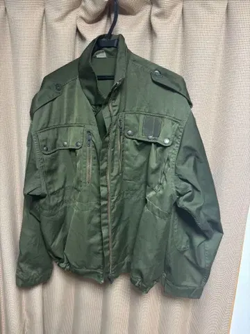 올리브 그린 밀리터리 자켓