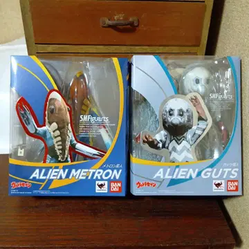 S.H.Figuarts 메트론 외계인 & 갓츠 외계인 울트라 세븐