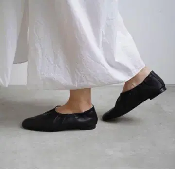 새상품급 BEAUTIFUL SHOES 발레 슈즈 24cm