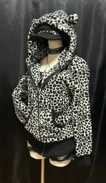 OVERLAP 레오파드 무늬 귀 달린 후드 후드티