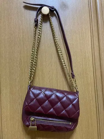 찰스앤키스의 숄더백 핸드백입니다.