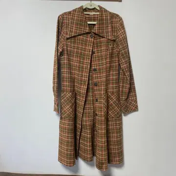 브라운 계열 체크 롱 코트