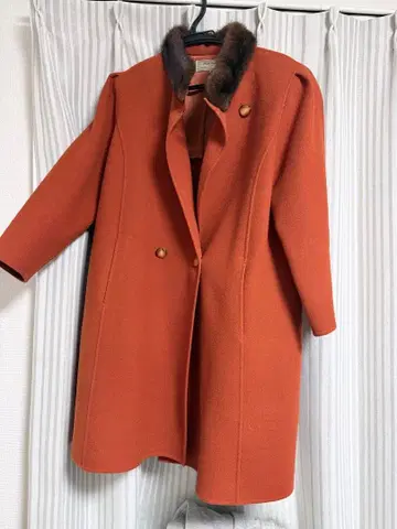 에나멜 오렌지 피 코트