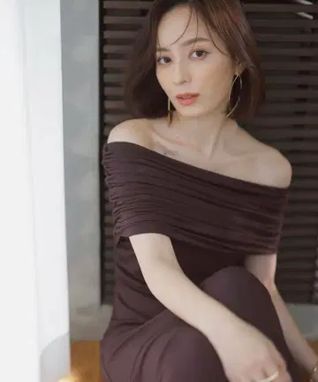 anuans 아뉴앙스 오프숄더 개더 원피스 오프숄