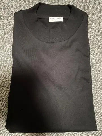 BEAUTY&YOUTH 클리어 가스 코튼 모크넥 티셔츠 BLACK