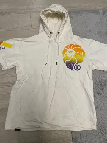 NESTA 라이온 프린트 화이트 후드티