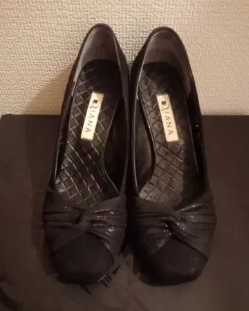 DIANA 블랙 하이힐 트위스트 디자인 22cm 펌프스