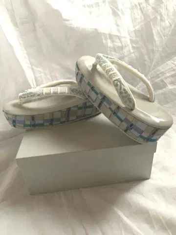 새상품 오오츠카 고후쿠텐 x mYml 콜라보 조리 M 사이즈 리본 조리