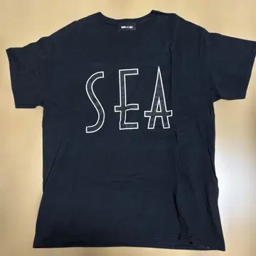 SEA WIND 로고 T셔츠 블랙