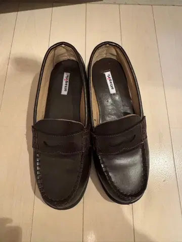 다크 브라운 가죽 로퍼