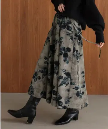 이번 시즌 부즈루드 꽃무늬 플레어 팬츠