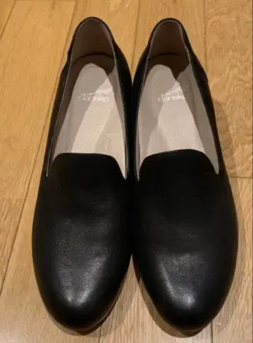 레어 단스코 38 블랙 가죽 슬립온 중간 힐