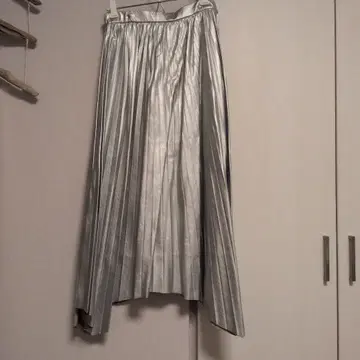 VIVEIENNTAM 실버 플리츠 스커트