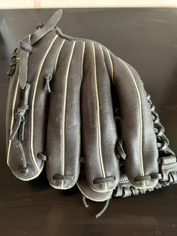 미즈노 블랙 가죽 그로브 왼쪽