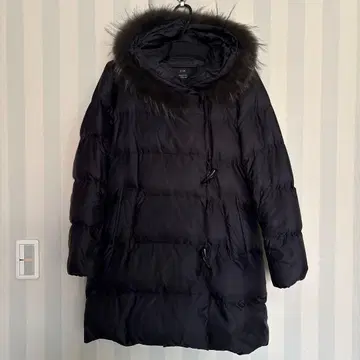 23구의 블랙 퍼 후드 블랙 다운 자켓