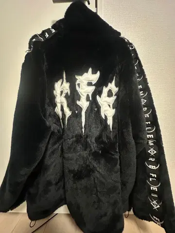 [ REFLEM ] 퍼 소재 블랙 자켓