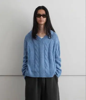 BASKETCASE GALLERY COURTNEY LOVE, KNIT