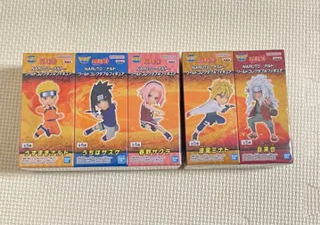 나루토 월드 컬렉터블 피규어 전 5종 세트와 봉제 인형