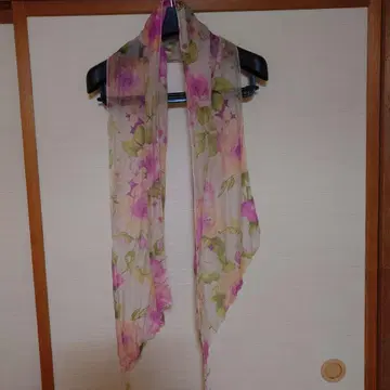 핑크 계열 꽃무늬 스카프 세로 프릴