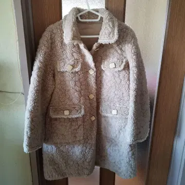 베이지 보아 롱 코트 무스탕 코트