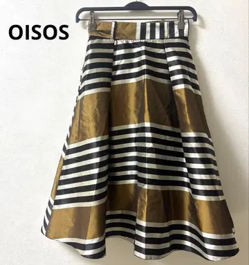 OISOS 무릎 기장 플레어 스커트 블랙 골드 스트라이프 패턴