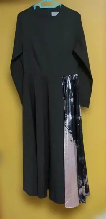 블랙 긴팔 플리츠 드레스