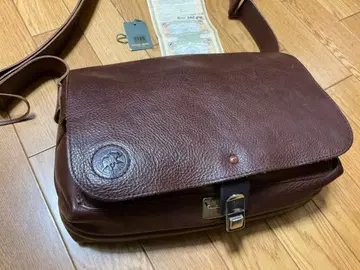 레어 헌팅월드 가죽 숄더백