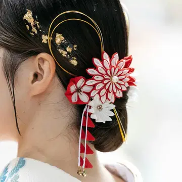 빨흰색 쓰미에 머리 장식 성인식 머리 장식