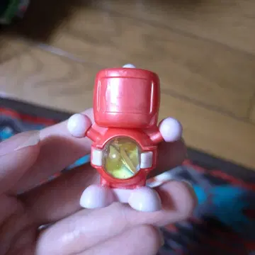 봄버맨 빨간색 블랙 그린