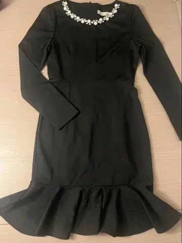 비쥬 원피스 무릎 기장 블랙