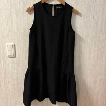 블랙 슬리브리스 원피스