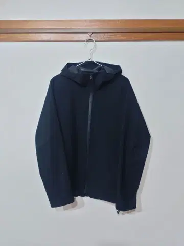 유니클로 블록테크 후드티/3D 컷 블랙 사이즈 M