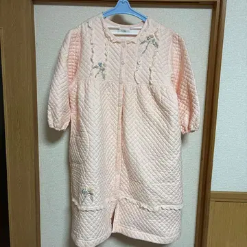 핑크 퀼팅 가운