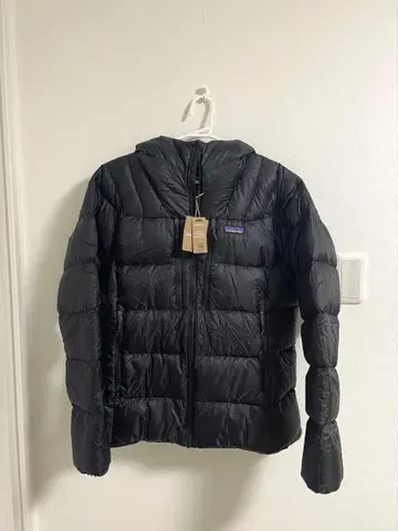 [ 새상품 미사용 ] Patagonia 피츠로이 다운 후디 M 블랙