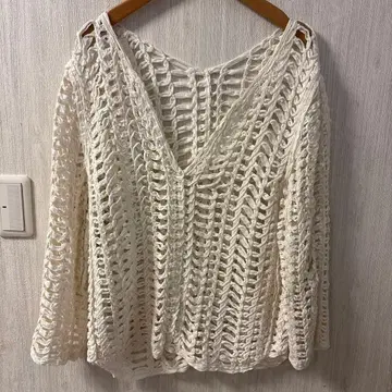 화이트 뜨개질 V넥 긴팔 상의