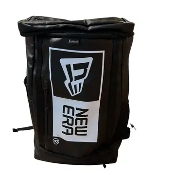 NEW ERA 블랙 백팩
