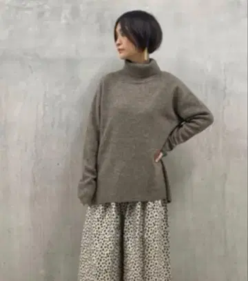 BEARDSLEY 새상품급 브라운 터틀넥 니트