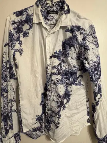 토네이도 마트 꽃무늬 긴팔 셔츠 화이트/네이비 M 사이즈
