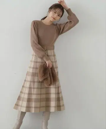 프로포션 바디 드레싱 브라운 체크 무늬 니트 원피스