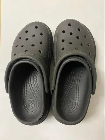 Crocs 블랙 샌들 오늘 한정판