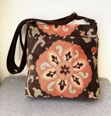 pony 꽃무늬 자수 숄더백 미사용