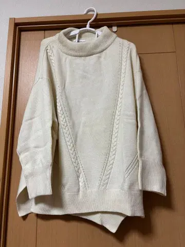 [미사용 새상품] ANELA LUX 화이트 스웨터 소매 포함